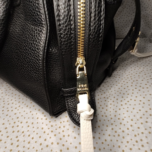 Stylish Steve Madden Black Satchel Handbag Purse. - Picture 9 of 16